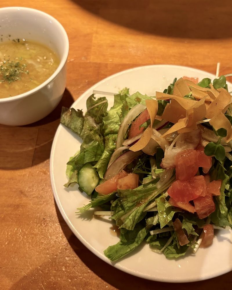 ランチのサラダとスープ
